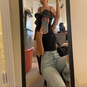 Meet your Posher, Ana